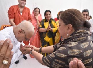 राजनीतिक द्वैष को दरकिनार कर मुख्यमंत्री राजे ने की शोक संतप्त कांग्रेस नेता सीपी जोशी से मुलाकात, श्रीनाथजी के दर्शन कर प्रदेश की खुशहाली की कामना