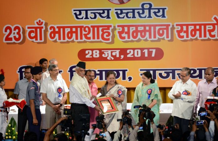 Expressing her gratitude towards all those who’ve helped educate children, CM Raje felicitated 31 volunteers and 109 philanthropists (or Bhamashahs) who’ve contributed a sum worth Rs 62.32 crores for modification of education system in Rajasthan.