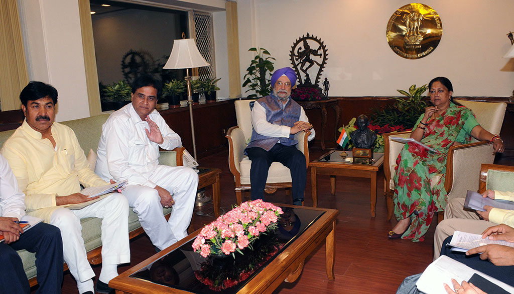 vasundhara-raje-meeting-with-Union-Minister-of-Housing-Urban-Affairs