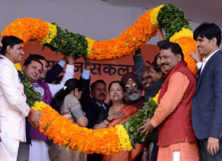 झुंझुनूं जिले को मुख्यमंत्री राजे ने दी 2237 करोड़ लागत के विकास कार्यों की सौगातें M-Raje-At-Jhunjhunu.