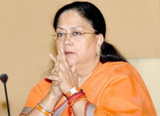 राजसमंद: पीड़ित परिवार को राजे सरकार ने दी 5 लाख की सहायता राशि CM-Vasundhara-Raje