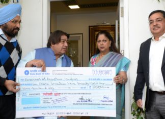 मुख्यमंत्री वसुन्धरा राजे को भण्डारण निगम ने सौंपा 1.18 करोड़ का लाभांश चैक news of rajasthan