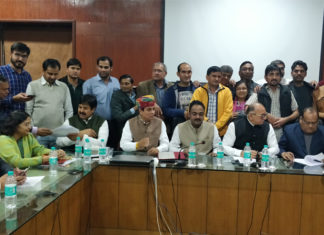 चिकित्सकों की हड़ताल का लगातार छठा दिन, अस्पतालों में बिगड़ी व्यवस्थाएं, प्रदेश में 5 की मौत news of rajasthan