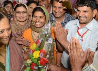 राजस्थान के 10 हजार ग्राम सेवकों को मुख्यमंत्री राजे ने बनाया ग्राम विकास अधिकारी news of rajasthan