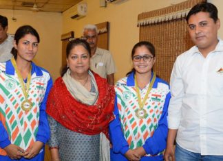 दो स्वर्ण पदक विजेताओं से मिली मुख्यमंत्री वसुन्धरा राजे news of rajasthan