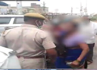 चेकिंग के दौरान महिला हुई आपे से बाहर: कपड़े फाड़ देने लगी गालियां, बोली- नौकरी करना भुला दूंगी